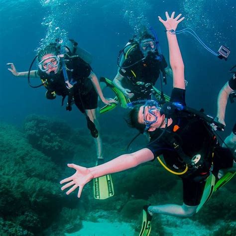 PADI Divemaster Kurs Asia Scuba Instructors