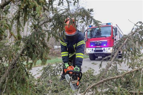 Schätzung Milliarden Euro Schäden durch Stürme in diesem Jahr