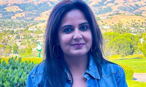 8 Hot Sexy Dilan Sabah Bikini Pics