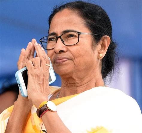 Mamata Banerjee Biography In Hindi ममता बनर्जी जीवन परिचय