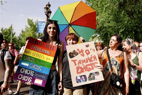 León reivindica su Orgullo La educación cura la homofobia