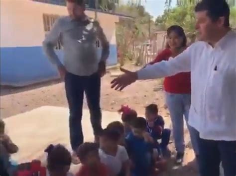 Tiene obesidad espantosa alcalde ataca a niña frente a sus