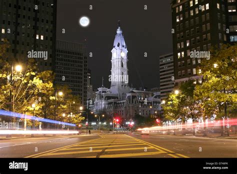 The Philadelphia City Hall building at night Stock Photo - Alamy