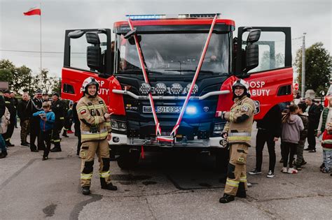 Strażacy Miejskiej Ochotniczej Straży Pożarnej w Prabutach z nowym