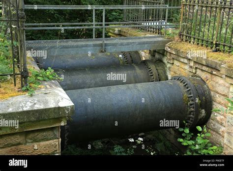 Elan valley aqueduct hi-res stock photography and images - Alamy