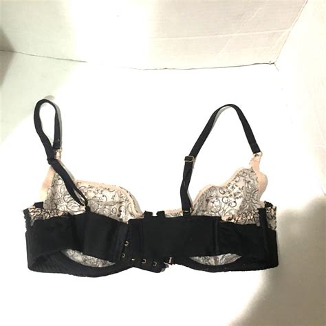 Victorias Secret Very Sexy Nude And Black Lace Bra Depop