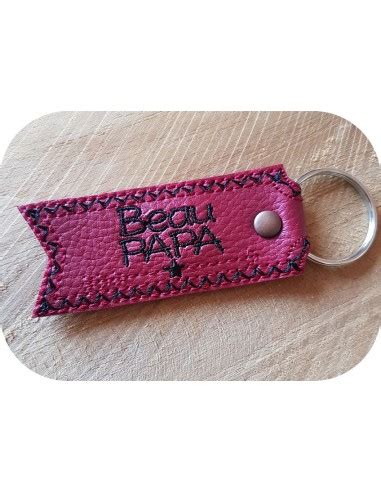 motif de broderie porte clés beau papa ITH