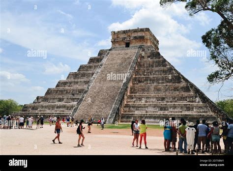 Chichen Itza pyramid Stock Photo - Alamy