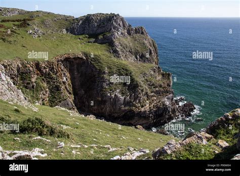 Worm's Head, Rhossili Bay. Walk from Rhossili Bay to Port Eynon, Gower ...