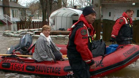 Sole bridge to Ile-Mercier closes but some residents remain | CTV News