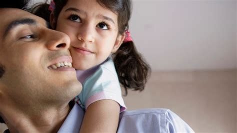 Madre Coge A Su Hija Follando En Su Dormitorio