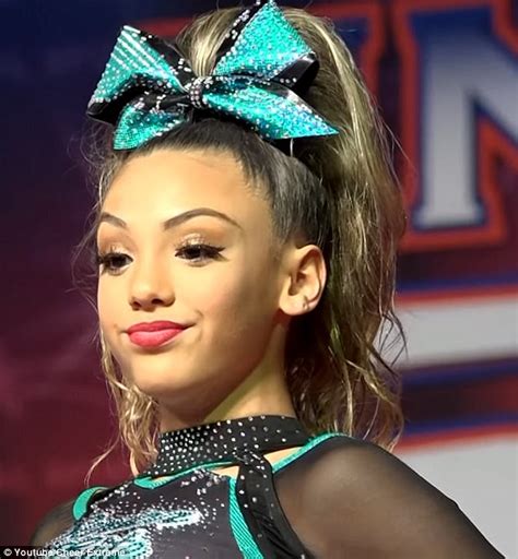 Cheerleader S Sassy Expression Becomes A Meme Daily Mail Online