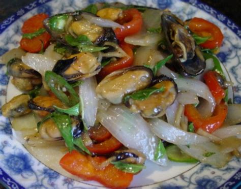 Bếp Nhà Tui (My Family Kitchen): Chem Chép Xào Lá Quế