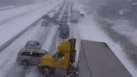 Highway 401 Crashes Involving About 100 Vehicles Caught On Camera Cbc