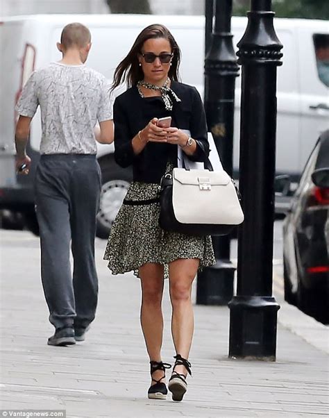 Pippa Middleton Is Spotted Out And About In London Daily Mail Online