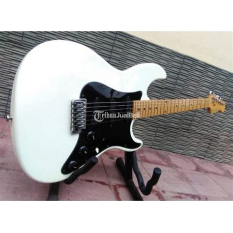 Gitar Listrik Elioth Stratocaster Warna Putih Bagus Senar Aman Di