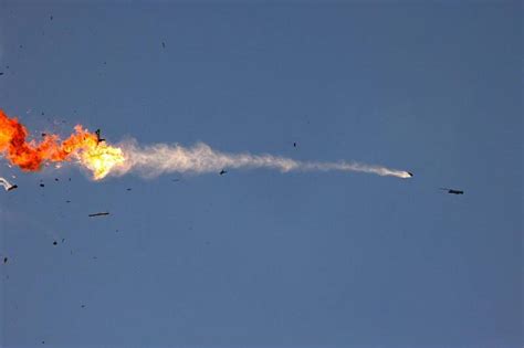 以軍百架戰機空襲黎巴嫩 真主黨朝以國射320枚火箭 國際 自由時報電子報