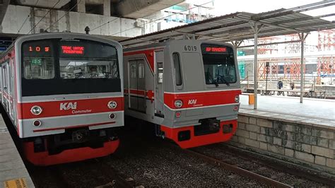 Kumpulan KRL Commuter Line Di Stasiun Manggarai JR 205 TM 6000 Tokyu