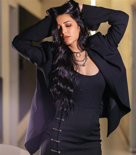 Shruti Haasan's Instagram Stuns Fans With Glamour & Stylish Elegance ...