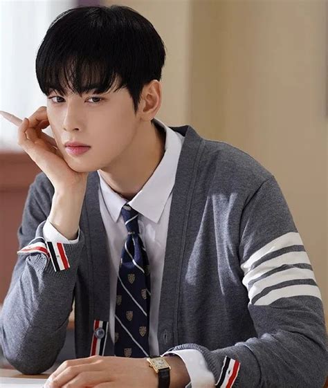 True Beauty Lee Su Ho Outfit Grey Cardigan With Stripes Cha Eun Woo