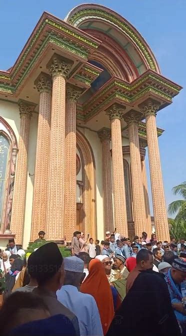 Viral Sultan Bojong Koneng Berangkatkan Ratusan Warga Di Bekasi