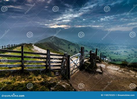 Mam tor sunrise stock image. Image of flare, mamtor - 118570325