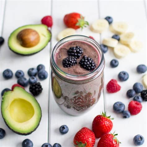 Avocado Beeren Smoothie EatMoveFeel App