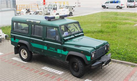 Hwa A Land Rover Defender Nadwi La Ski Oddzia Stra Y