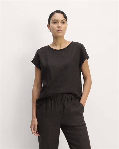 The Muscle Top In Linen Black Everlane