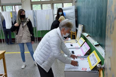 《1126九合一大選》選票顏色出爐 「18歲公民權」公投票拿白色 上報 焦點