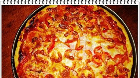 Przepis Pizza Eli z pomidorami i szynką przepis Gotujmy pl