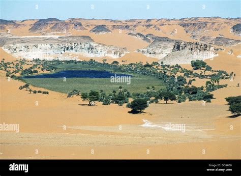 Ennedi Massif Hi Res Stock Photography And Images Alamy