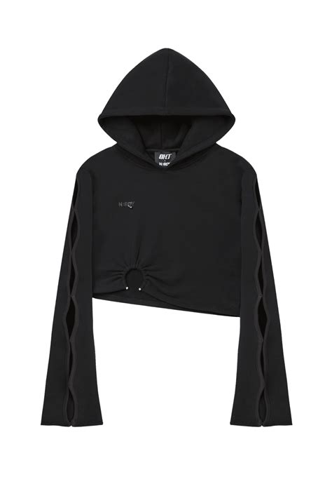 BLACK CROPPED HOODIE – OHTNYC