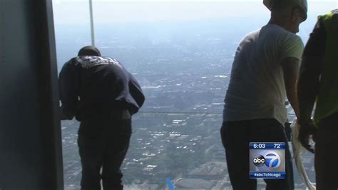 Willis Tower: Skydeck Ledge cracks, glass structure still sound | abc7chicago.com