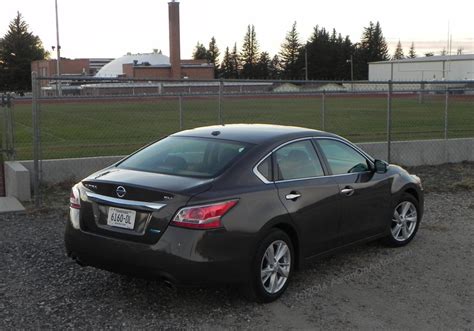 2014 Nissan Altima 2.5 SV is a well-rounded, everyday car