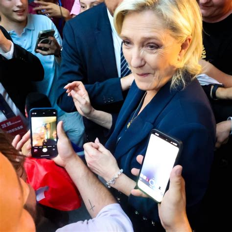 Lestrema Destra Di Marine Le Pen Vince Il Primo Turno Delle