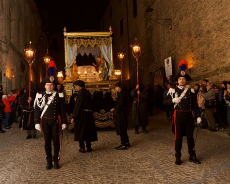 I Riti Del Venerd Santo La Processione Del Cristo Morto Tra Storia