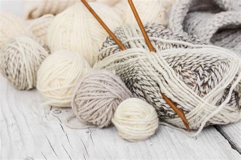 Beginner's Guide to Choosing the Right Knitting Yarn and Needles ...