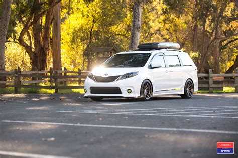 Toyota Sienna Vossen X Work Series Vws