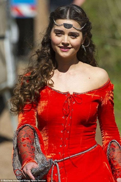 Clara Oswald’s Robots Of Sherwood Dress Is It Red Or Orange Горячий доктор