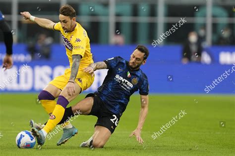 Inter Milans Hakan Calhanoglu Right Fiorentinas Editorial Stock Photo