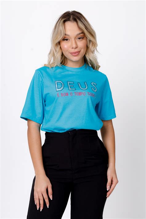 T SHIRT PREMIUM DEUS E BOM O TEMPO TODO LENTEJOULAS BORDADO AZUL