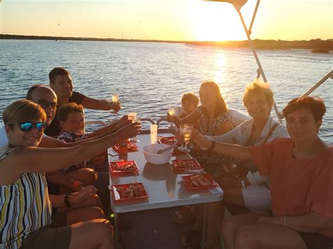 Paseo En Barco Atardecer Al N Utica Experience