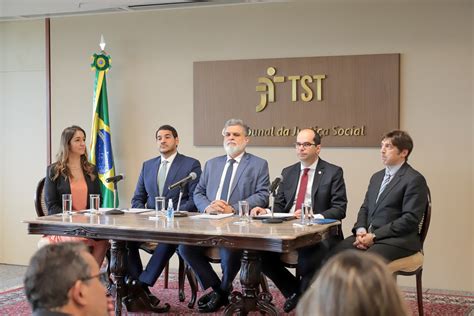 Assinatura De Acordo De Cooperação Técnica Entre Agu E Tst Flickr