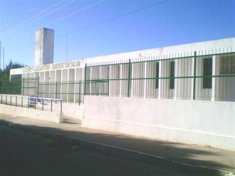 Escola Estadual Sebastião Guedes no Centro de Teixeira PB