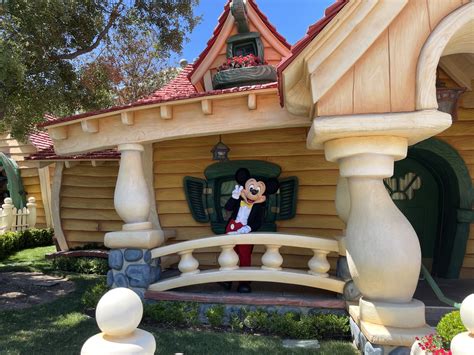 Mickeys House And Meet Mickey Disneyland Park