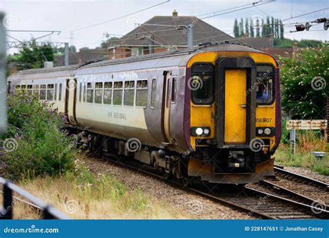 Oost Midlands Spoorlijn Trein Vertrekt Station Grantham Redactionele