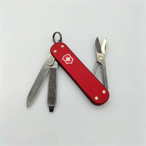 Couteau Suisse Victorinox Classic Alox Sweet Berry Le Monde Du Couteau