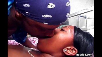 Pareja de ébano sexy follando duro en la cama XVIDEOS