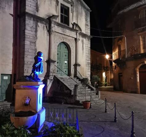 Novara Di Sicilia La Fune A Lavoro Dello Scultore Salvatore Buemi